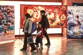 热闹中国年丨看电影图片