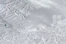 离谱！2名游客滑野雪造成雪崩、4人被埋，景区通报图片