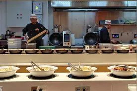 【科学强国】AI炒菜机器人“食”力赋能后厨——专访橡鹿科技联合创始人杨建成图片