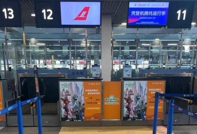 7条航线免费托运雪具、买机票送几百元雪场门票，还有专属值机柜台，这波滑雪季航司羊毛别忘了薅