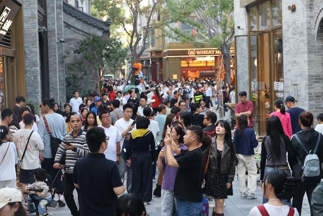 郑州千年商都遗址旁 “城市会客厅”焕发消费新活力
