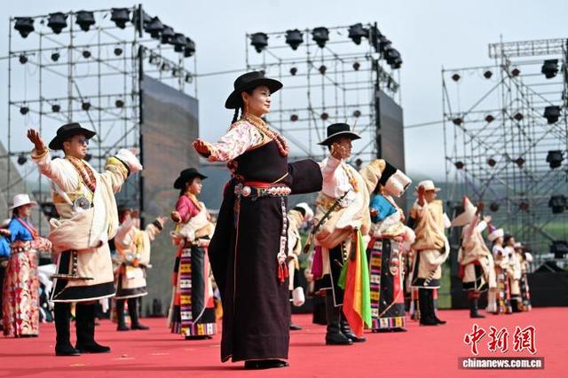 “中国锅庄之乡”甘肃碌曲第十一届锅庄文化周开幕