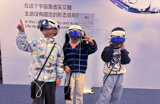 “党建红”点亮“枫”景丨栖霞山 “红枫护卫队” 上线！