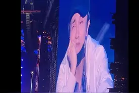 刚刚，演唱会中途突然宣布因病暂停！薛之谦现场痛哭，并承诺给外地观众退机票退酒店图片