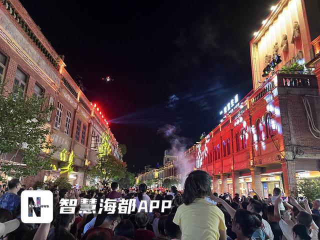百年骑楼光影映烽火！泉州中山中路昨夜“红”了……