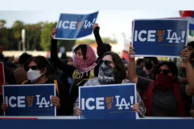 美防长谈洛杉矶示威抗议活动，“如果暴力持续，现役海军陆战队也将被动员”图片