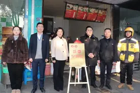 张家港市乐余镇乐余社区：党建引领促共建 乐余社区首家暖“新”早餐铺揭牌图片