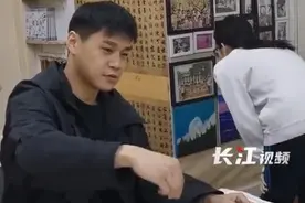 小伙靠书法帮父母还清2000万巨债：拓展书法自媒体，搞书法文创图片