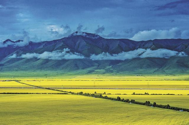 【青海之美我来拍】在山湖褶皱里，见天地辽阔