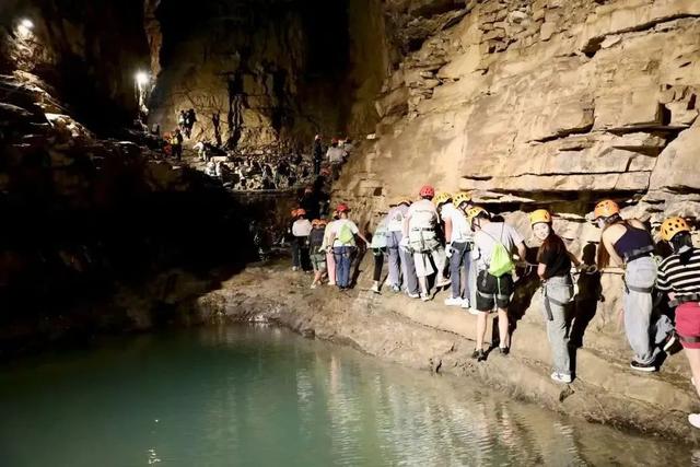双河洞景区接待人次突破62万人次！
