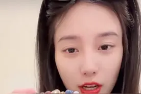 黄子韬直播时晒徐艺洋送的水晶手串，商家纷纷宣传“自家产品”！两人紧急声明：别上当图片