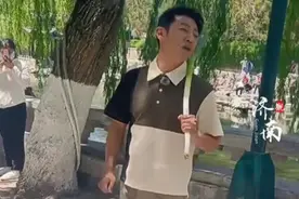 观澜亭｜撒贝宁扛着大葱逛济南，假如再递上一张山东煎饼……图片