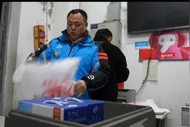 哪有什么岁月静好，只是有人替你负重前行！他们让这句话具象了图片