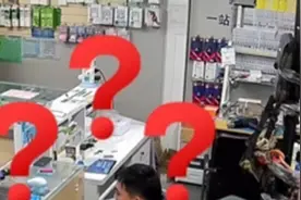 男子看电脑正入神，突然店内震动被吓一激灵，当事人：应该是邻居关门太猛，导致气流太大引起视频封面