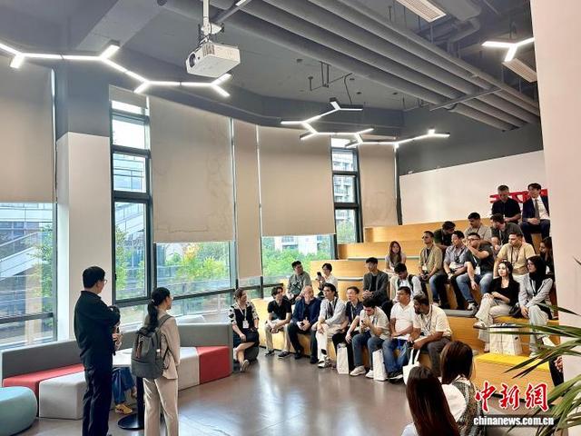 浙江杭州：外籍人士探跨境电商之道