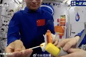 空间站里点蜡烛火焰似蓝球，你知道是什么原因吗？图片