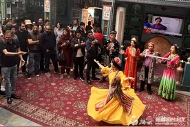 “新疆人民的生活比蜜甜”——巴基斯坦青年精英考察团走进新疆图片