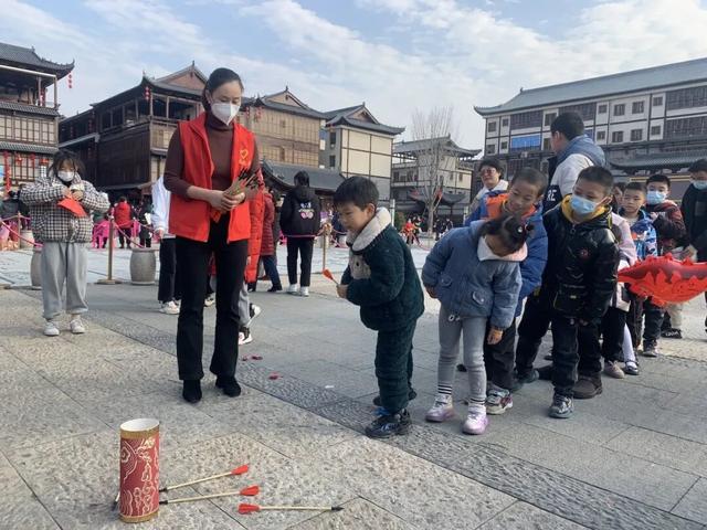 舞龙大会、民俗踩街、民俗展演、互动市集......安福县2026年喜迎新春文艺展演暨第四届民俗文化庙会预告来袭！