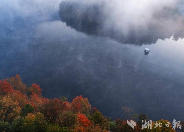 蕲春：碧水丹枫九潭湖