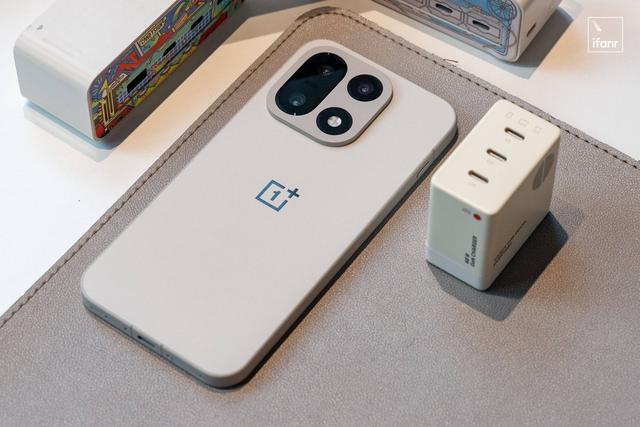 一加 15 原色沙丘：十年了，还不将就吗？