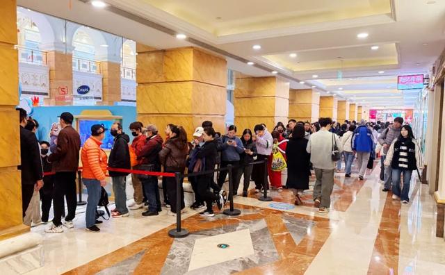 沉浸式剧场、《疯狂动物城2》快闪、户外滑冰场……环球港年终大促来了→