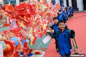 山西太原中小学生迎来开学日图片
