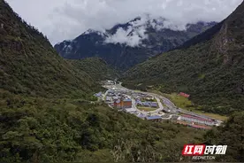 雪域高原巡诊一幕：卓嘎、央宗与“毛医生”李曼婉如亲人图片