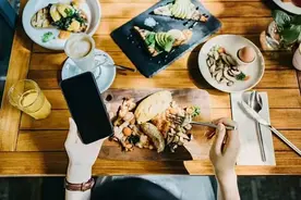 你以为在休息，其实在“耗伤气血”！做好“三个一”，帮你把气血补回来→图片