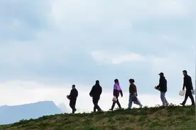 30年近1.2万人，这场奔赴高原的接力震撼人心图片