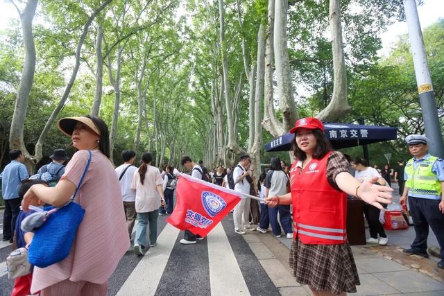 前方记者来报！这是今天的钟山风景区