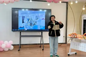 妈妈们走进幼儿园，收获孩子们的崇拜眼神图片