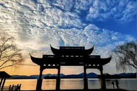 今早刷屏的云，预示天气画风有变？图片