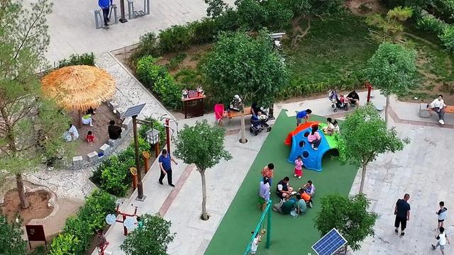 敦煌长城小游园成健康绿色游乐场