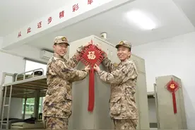 除夕夜，双胞胎一家四口团聚了！图片