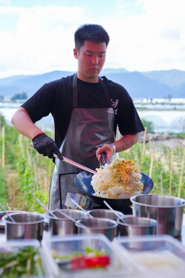 哇！石屏太热闹了～
