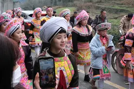 贵州金沙：苗族“踩山节”欢乐乡亲 醉了游客图片