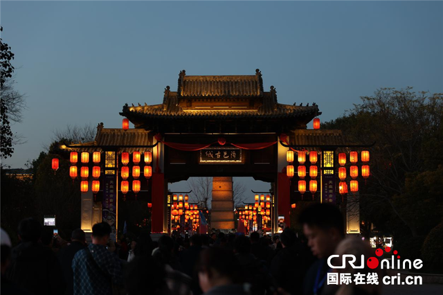 这里藏着中国最硬核的浪漫！外国网红狂赞：“洛阳，不愧是你！”