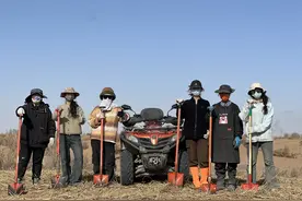 行走中国｜中国“Z世代”年轻人助力植树治沙公益行动图片