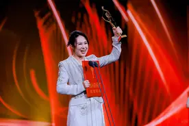 第37届百花奖最佳女主角马丽：得吃顿火锅！以后多来成都拍戏图片