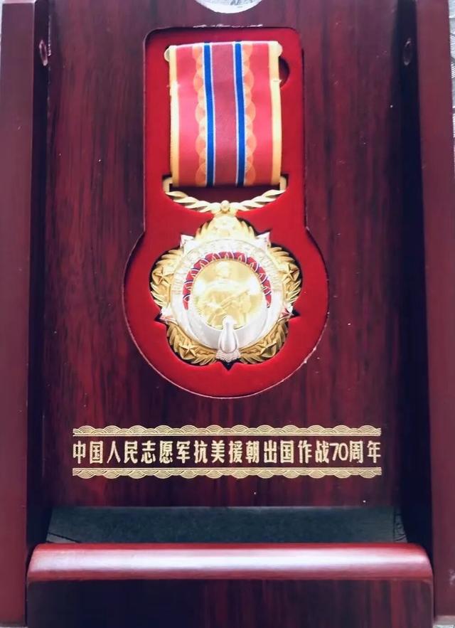 90岁的他火遍全网！网友：这就是爱情最美好的样子……