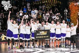 “街球霸王”全国总决赛广州落幕，马布里：我也曾是街球好手图片