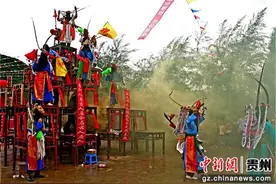 普定：高台地戏庆元宵图片