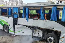 南通一载小学生大巴车与渣土车发生碰撞，致8人受伤图片