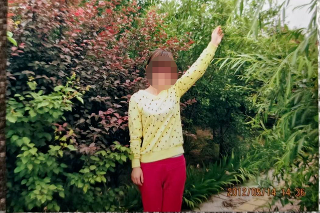 男子诱骗儿子开门杀害前妻，死者弟弟：被告在法庭拒不认罪	，称作案动机是姐姐重新找对象，“他全程在哭，说对不起，但我们不接受”