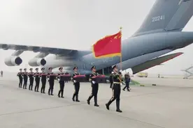 英雄回家！一路上的每一幕都令人动容图片