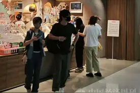 别看LABUBU丑，比你赚得多图片