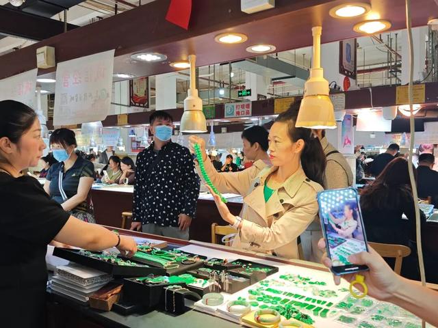 网络大V齐齐探四会！