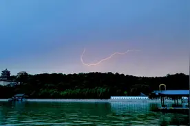 大风+闪电+冰雹 北京出现强对流天气图片