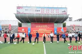 为成功而战 福建南安女足出征女甲联赛图片