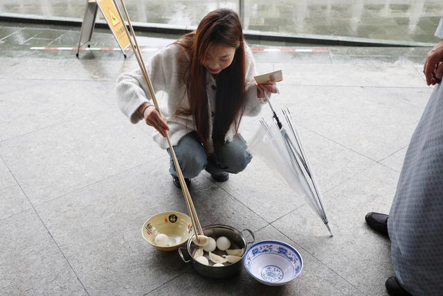 11月的雷峰塔景区，请你帮“许仙”集齐5件信物